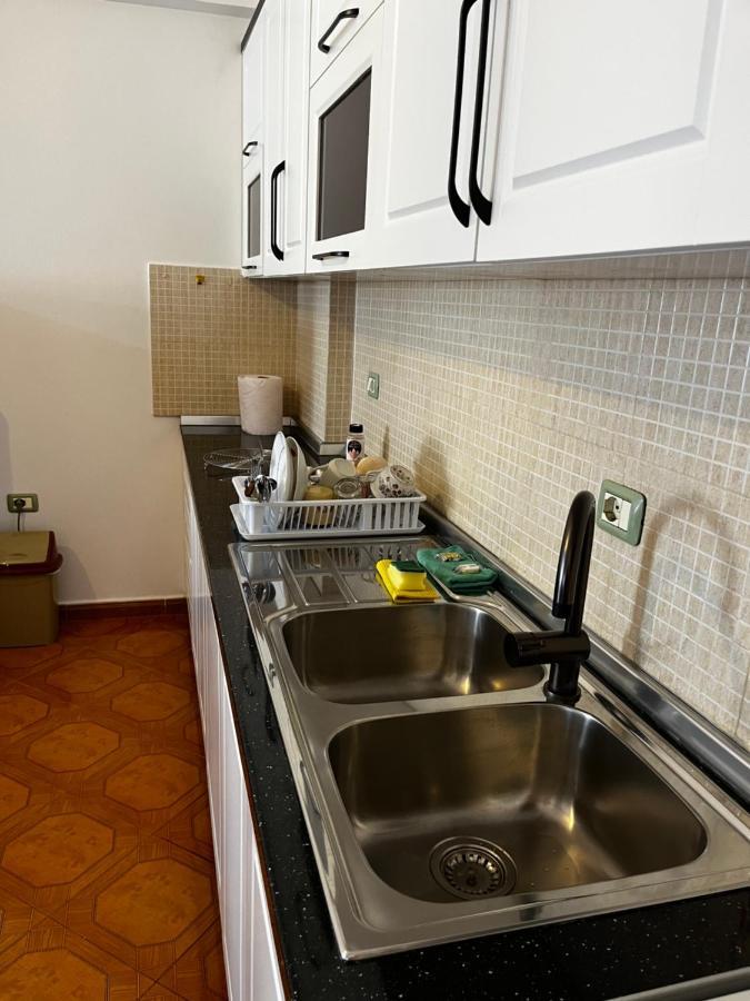 Appartamento Incantevole Con Posto Auto Privato Vlorë Exteriör bild