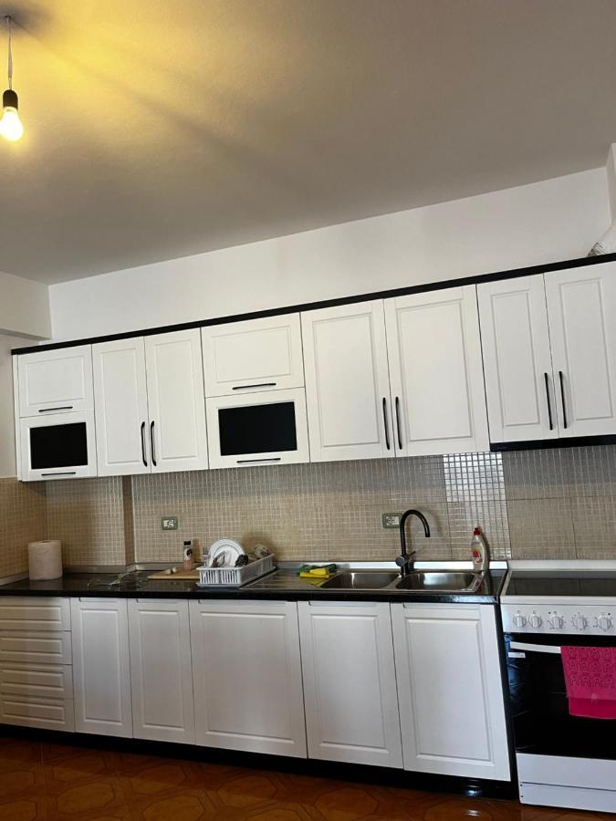 Appartamento Incantevole Con Posto Auto Privato Vlorë Exteriör bild