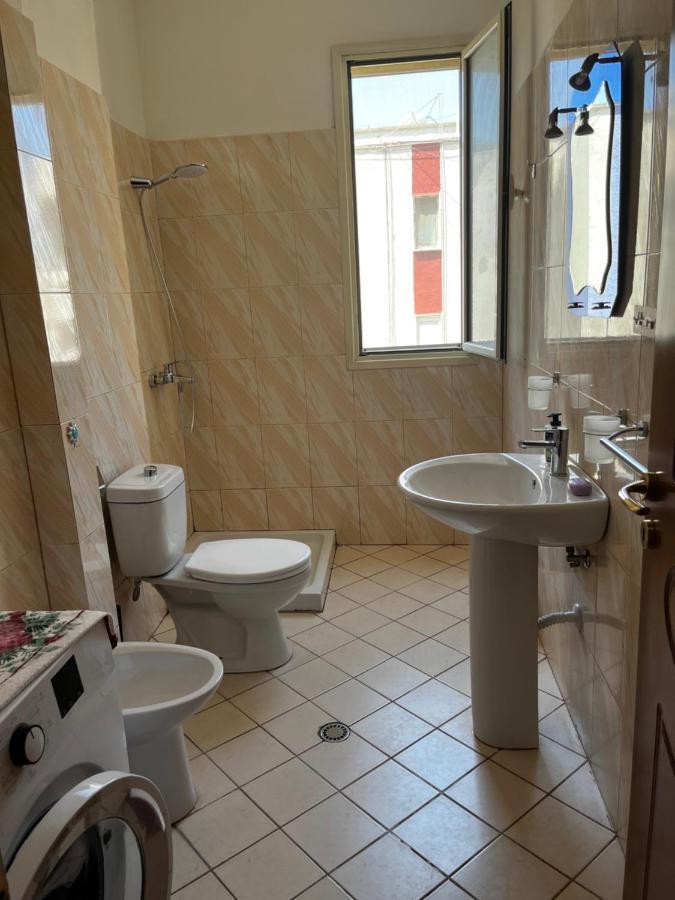 Appartamento Incantevole Con Posto Auto Privato Vlorë Exteriör bild