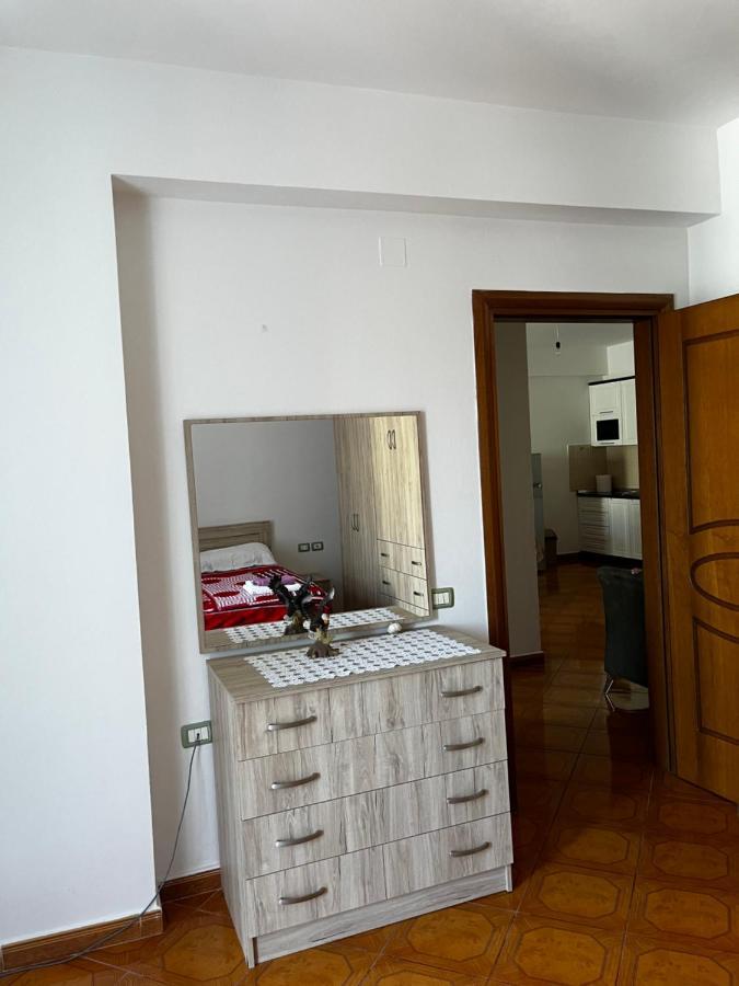 Appartamento Incantevole Con Posto Auto Privato Vlorë Exteriör bild