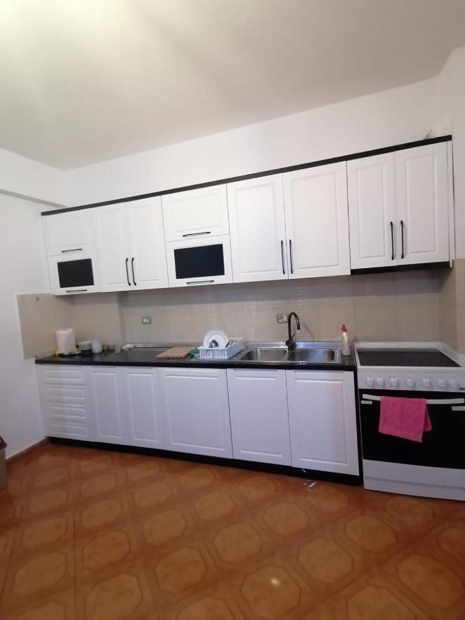 Appartamento Incantevole Con Posto Auto Privato Vlorë Exteriör bild